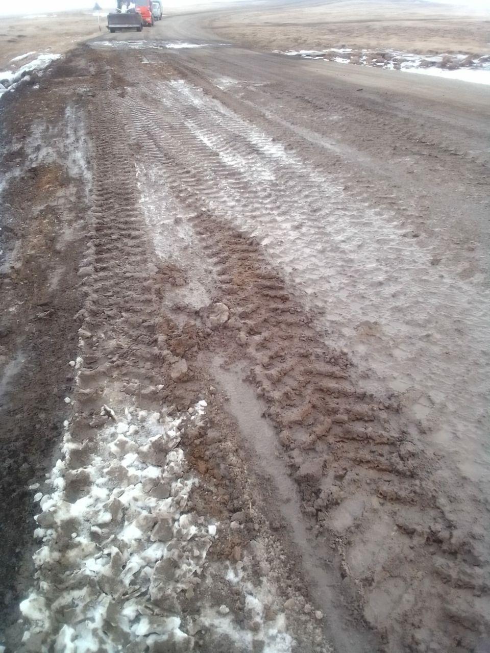 Фото В Новосибирской области талые воды начали подтапливать дороги 2